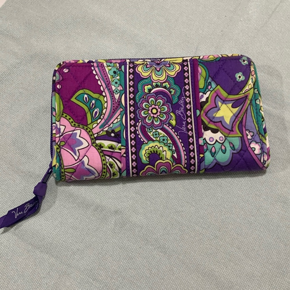 Vera Bradley zip around wallet NWOT
